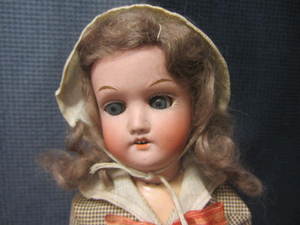 lot 212 image: German Neuhaus Doll