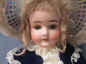 lot 215 image: German Doll