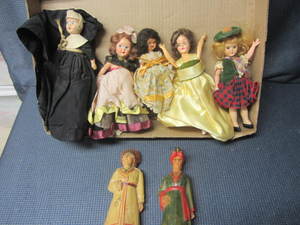 lot 222 image: Dollhouse Dolls, Wooden