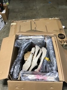 HAMPTON BAY 5 PIECE DINING SET CUSTOMER RETURN SEE PICS