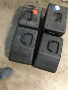 PALLET WITH 4 CHAINSAWS CUSTOMER RETURNS SEE PICS