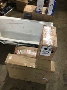 PALLET WITH HOUSEHOLD ITEMSLIGHTS & BATHTUB CUSTOMER RETURNS SEE PICS