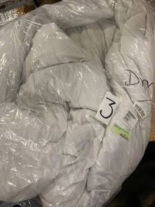 Alberta Medium Warmth White Euro Down Comforter - King, C2Y2-K-WHITE - NEW