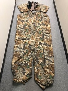 lot 3 image: Heater Body Suit Camo Hunting Gear