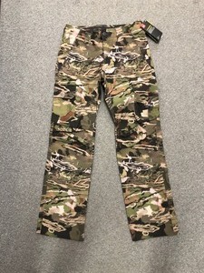 lot 38 image: Womens Under Armour Loose Fit Camo Pants
