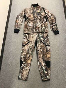 lot 45 image: Mens Camo Scent Blocker Scent Shield 2 Piece Clothing Pkg