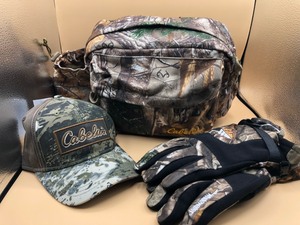 lot 77 image: Cabelas Deluxe Camo Fanny Pack, Thermal Gloves, Cap