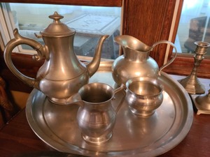 lot 41 image: Lot of Silver Plate and Pewter Serving Items