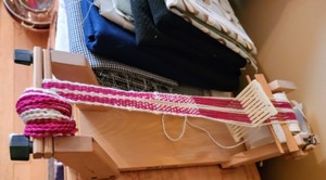 lot 45 image: Fabric and Belt Loom