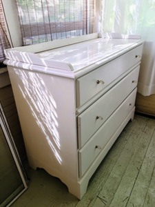lot 58 image: Vintage White Painted Wooden Changing Table