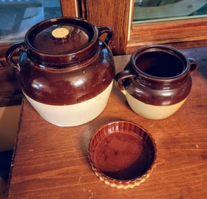 lot 103 image: Stoneware Kitchen Items