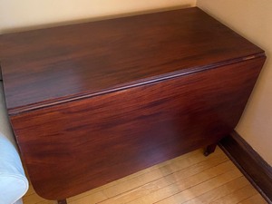 lot 5 image: Beautiful Antique Drop Leaf Table
