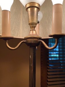 lot 6 image: Vintage Floor Lamp