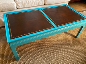 lot 4 image: Vintage Two Panel Leather Top Coffee Table