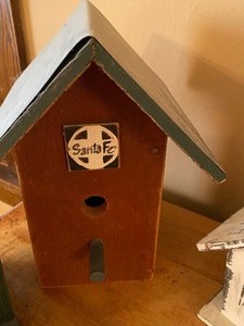 lot 22 image: Three Bird Houses