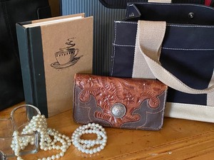 lot 21 image: Lot of Purses, Bags, Frames, Jewelry & Notebook