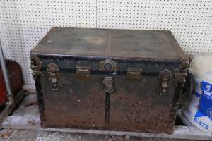 lot 10 image: Antique Trunk