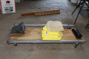lot 20 image: Mechanics Creeper and wheel chalk and shop towels
