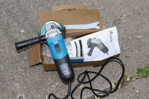 lot 25 image: 4 Angle Grinder (brand new)