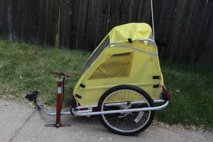 lot 29 image: Burley Dlite child bike trailer. With bike pump   Working condition