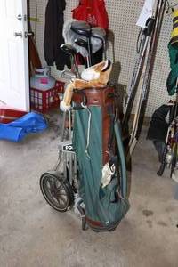 lot 38 image: Lot of Golf clubs and accessories