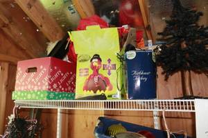 lot 344 image: Lot of holiday decorations