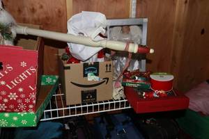lot 343 image: Misc Christmas Decor