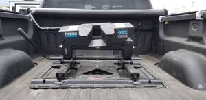 lot 2 image: 5th wheel Trailer hitch