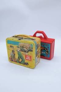 lot 267 image: Pair of vintage lunchboxes