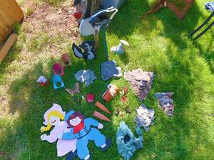 lot 109 image: Renaissance Festival Hand Made cement Wall Art and misc Lawn and Patio decor