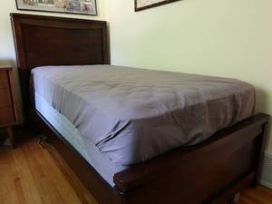 lot 372 image: Slumberland Twin sized bed and Frame