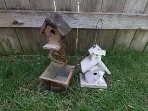 lot 115 image: &nbspAssorted Bird houses and Decorative FlyBee catcher