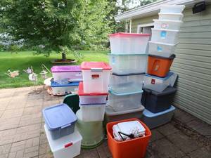 lot 119 image: Lot of Plastic storage tubs (25)