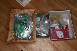 lot 410 image: Large lot of fashion jewelry&nbspincludingVintage items