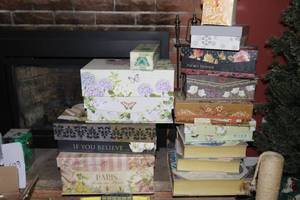lot 428 image: Lot of 14 high quality gift boxes