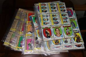 lot 382 image: 71 and 72 topps NHL cards   Bonus 1971 Gordie Howe Autographed card