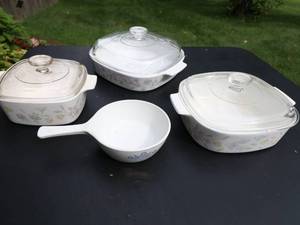 lot 131 image: Set of Corningware Dishes