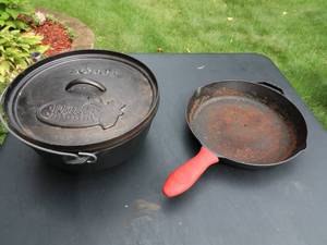 lot 137 image: Cast iron Skillet and pot