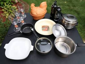lot 136 image: kitchenware