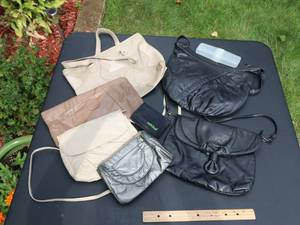 lot 55 image: Lot of purses (6)