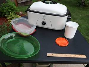 lot 149 image: 20-quart Rival roaster oven, Tupperware, Rubbermaid, Platter
