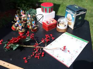 lot 67 image: lot of christmas decor