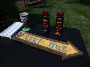 lot 64 image: Tiki hut sign and Glass