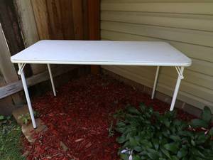 lot 70 image: 4 folding table