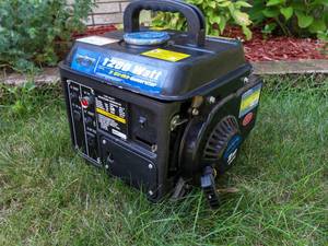 lot 73 image: Eagle River 1200 Watt 2 stroke generator