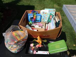 lot 306 image: Box of arts and crafts supplies