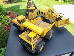 lot 307 image: Lot of Original vintage metal tonka trucks