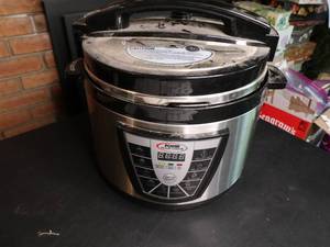 lot 448 image: Pressure cooker with accessories