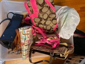 lot 363 image: Lot of eccentric Purses