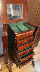 lot 369 image: Elegant Jewelery Armoire